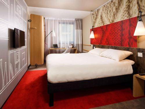 ibis London City, London